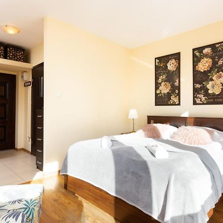 Apartments City Center Krucza By Renters Warsawa Bagian luar foto