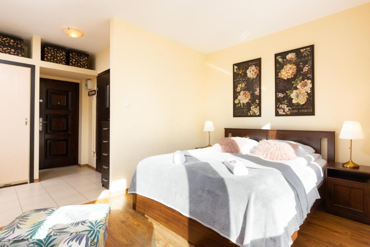 Apartments City Center Krucza By Renters Warsawa Bagian luar foto